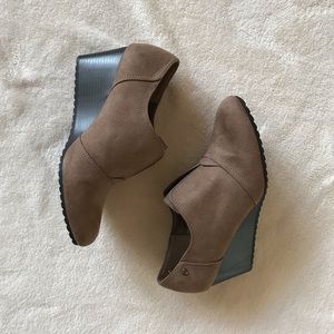 Life stride Wedged Ankle Boot